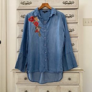 Chambray Floral Embroidered Top velvet heart brand size L denim shirt